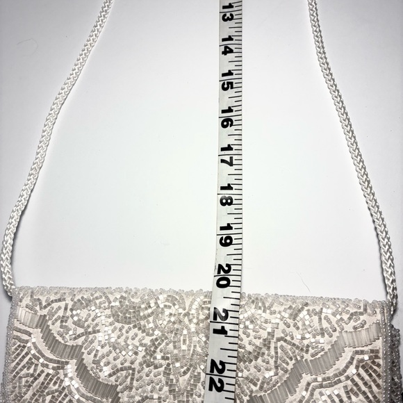 Le Regale Ornate White Beaded Clutch - Picture 7 of 8